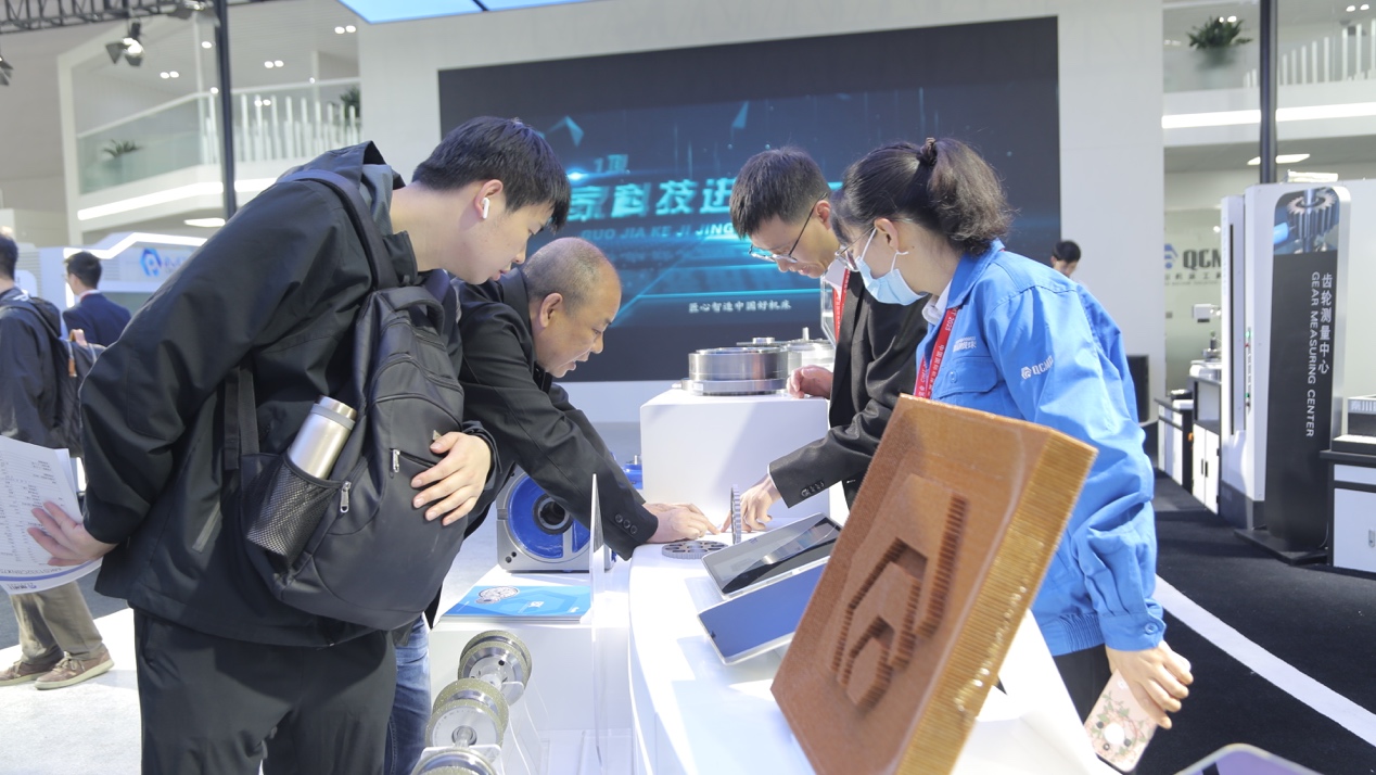 人们在桌子边<p>AI 生成的内容可能不正确。" data-ratio="0.5630914826498423" data-w="1268"></p></p><p style=
